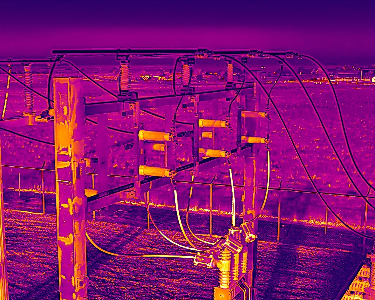 Aerial thermal image — Overhead recloser and disconnect assembly on substation rack